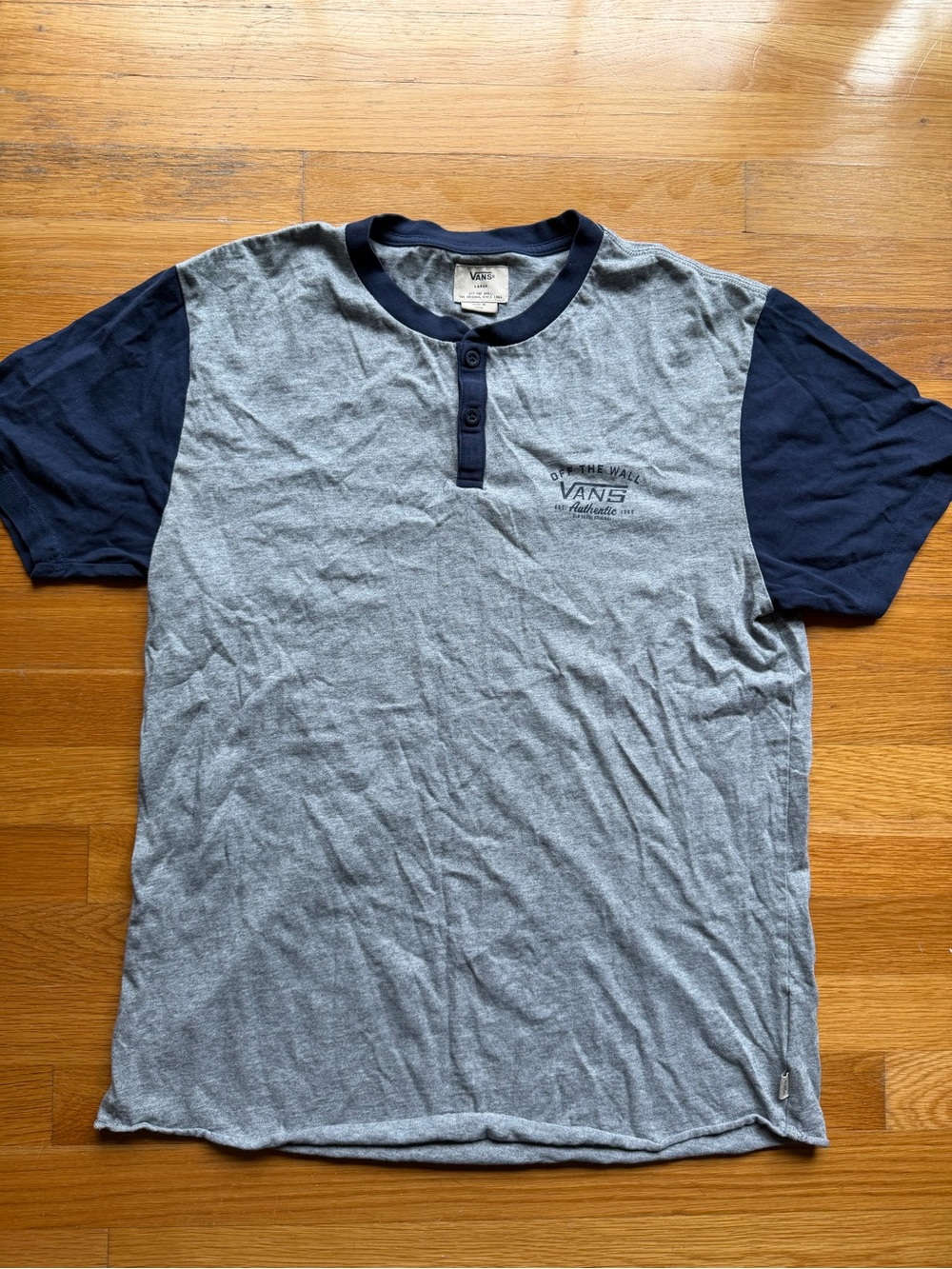 Vans Gray & Navy Henley T-Shirt - Size Large